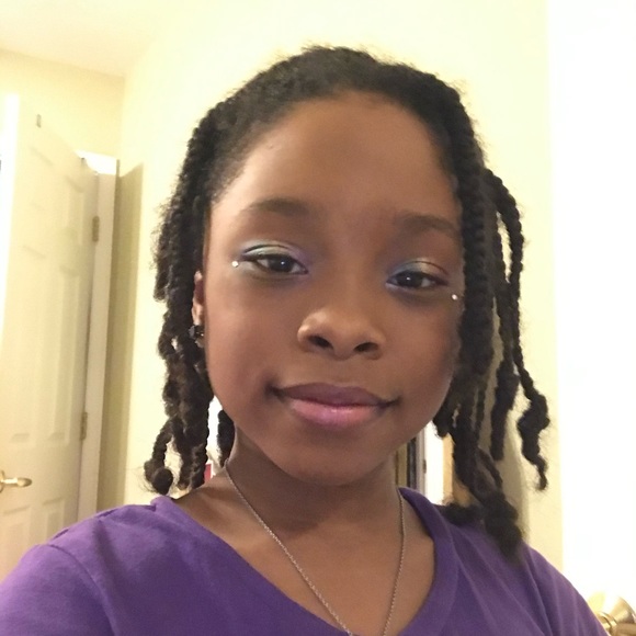 Meet your Posher, Kayla drew - Picture 3 of 5